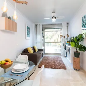 https://new-zafiro-centro-sta-cruz-wifigym.adeje-hotels.com